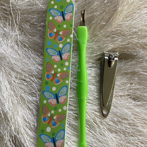 - NIP Butterfly Nail Manicure Grooming Kit 7 Pc Set🩵💚💙💜💛💜💙💚🩵 - Picture 7 of 8